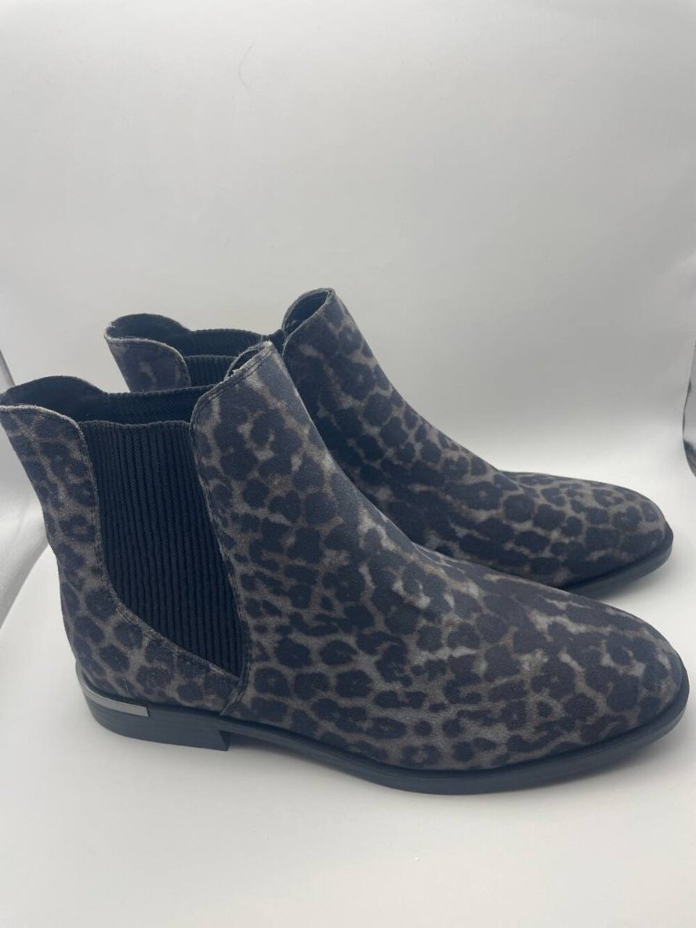 New Nine West Women's 8M Leopard Print Chelsea Boots | Edgy & Chic Ankle Bootie